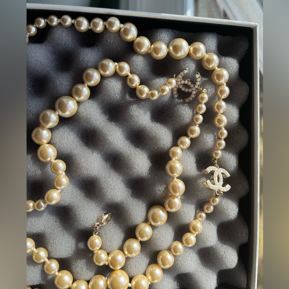 Chanel Pearl necklace - Picture 1 of 6